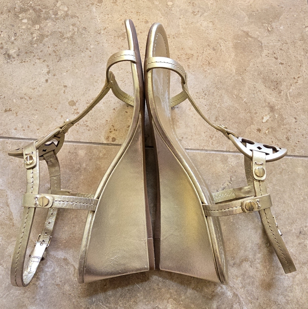 Tory Burch Miller Gold Wedge Sandals Size 7 - Picture 5 of 8